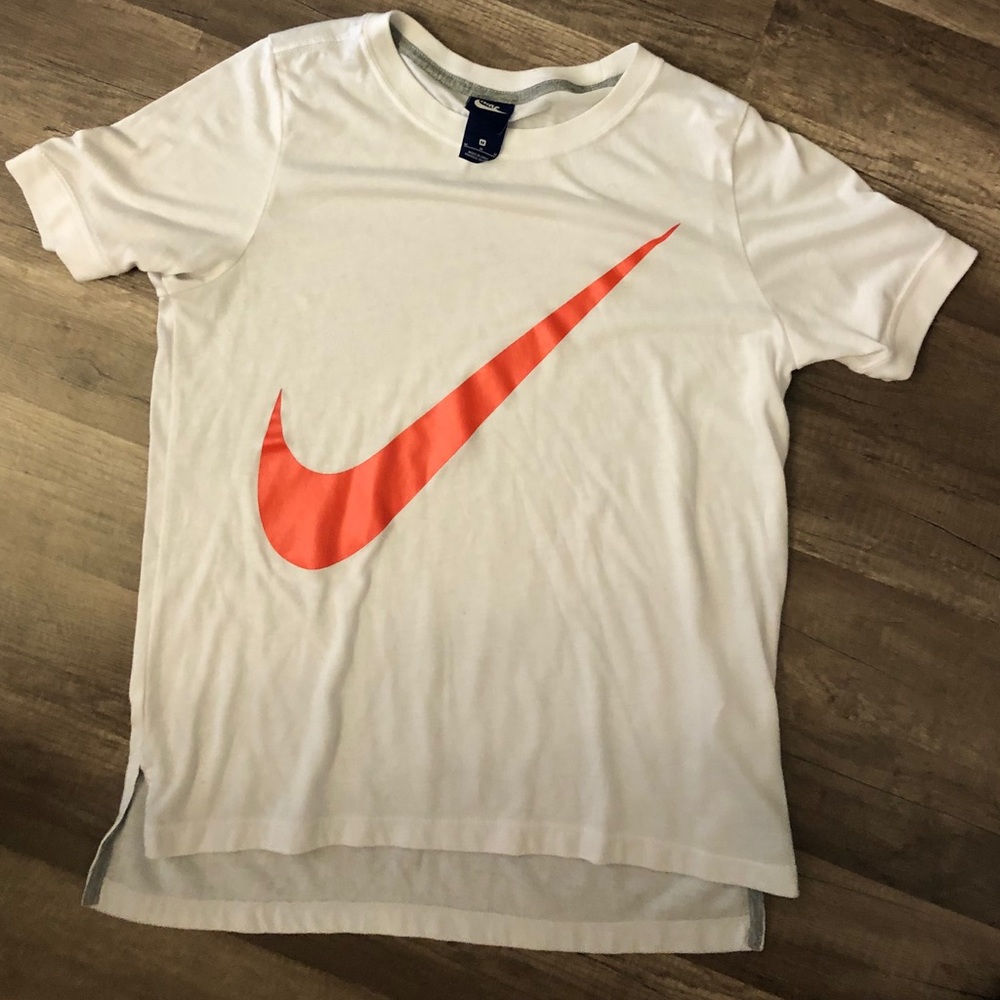 VINTAGE NIKE SHIRT